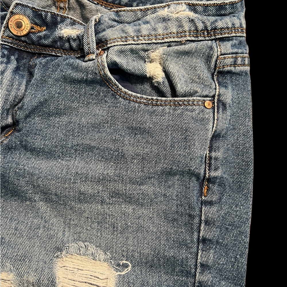 Denim & Co Distressed Jean Shorts- Size 2 - Picture 5 of 8
